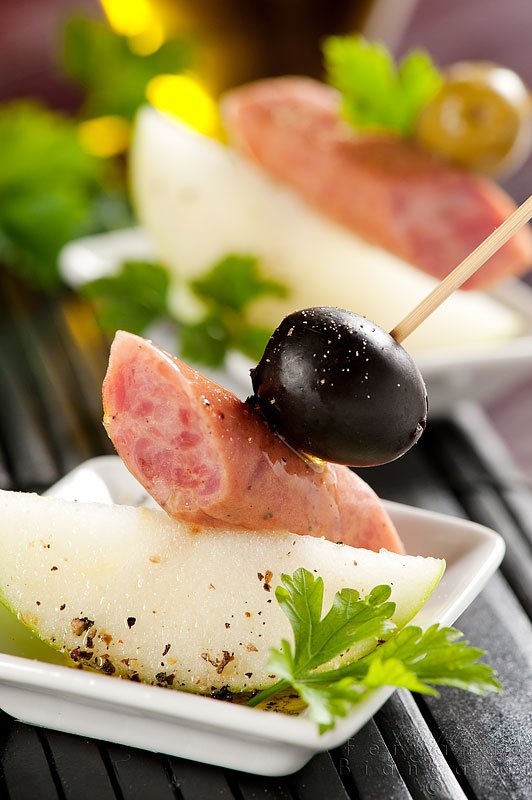 Entradas de Manzana Verde,Chorizo Español y Aceitunas Negras